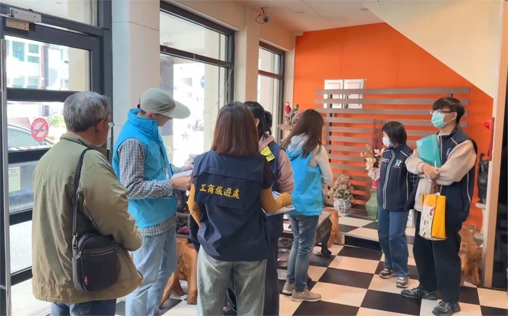 旅館頂樓驚人「寶特瓶山」　環保局：未改善將罰最高6千