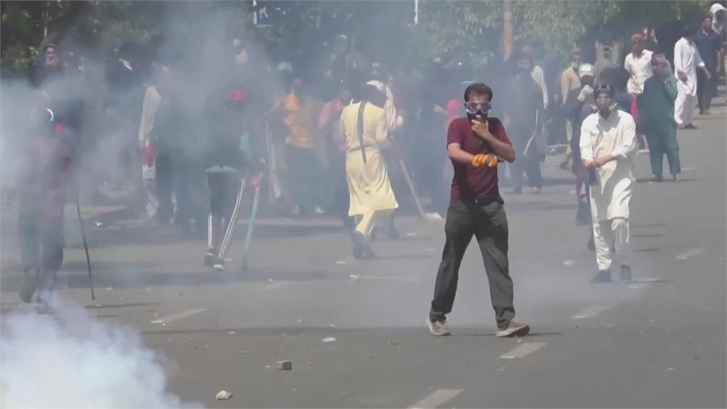 抗議遍地開花！　巴基斯坦涉貪前總理遭逮捕　支持者上街爆發警民衝突