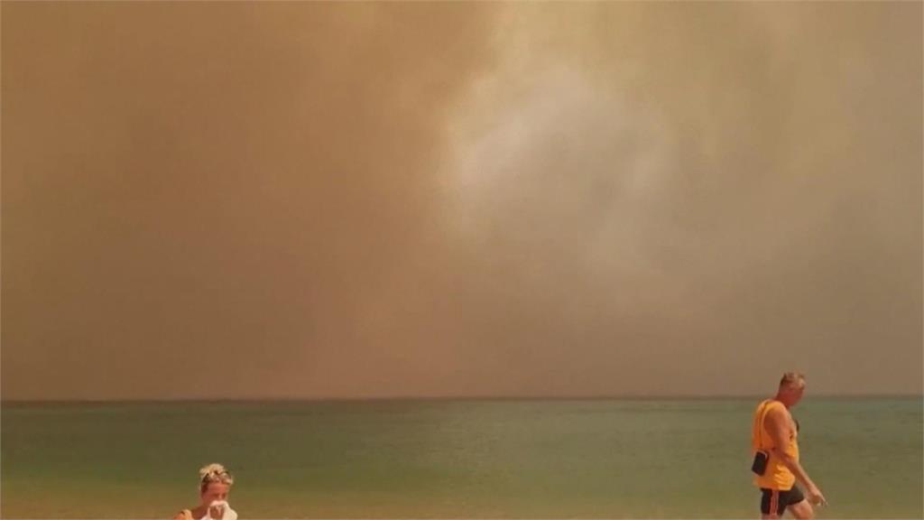 度假天堂成了火燒島！　希臘緊急疏散　遊客：這輩子沒這麼怕過