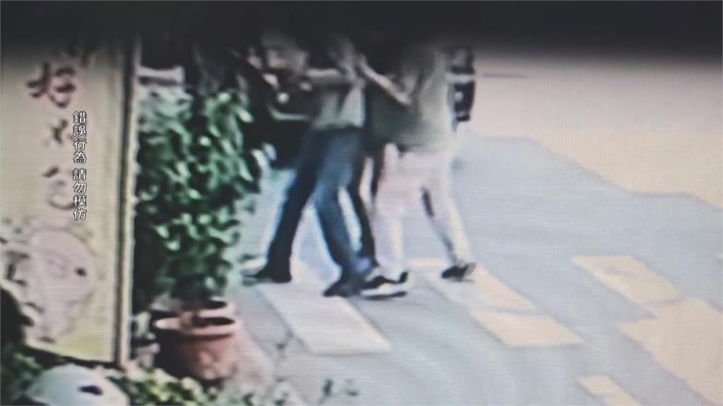 住南部很安心?機車鑰匙沒拔被偷牽 屋主衝出門拉人、路人合力幫逮賊