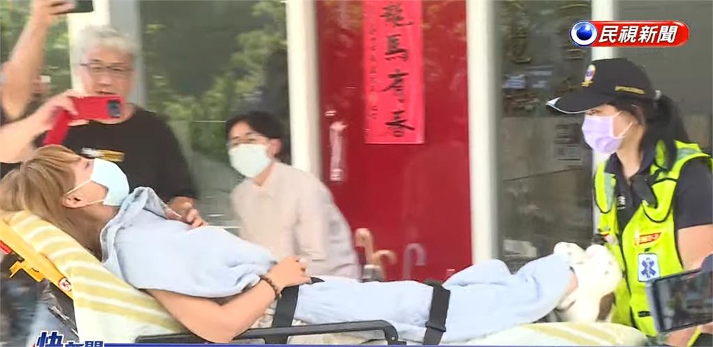 李沛綾控前夫施暴「警局突撐不住」急送醫！ 被抬上擔架「崩潰吼1句」畫面曝光