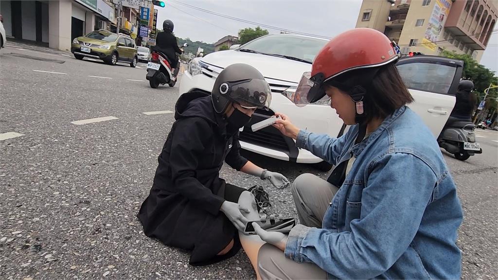左轉車輛不禮讓 基、花發生機車慘自摔