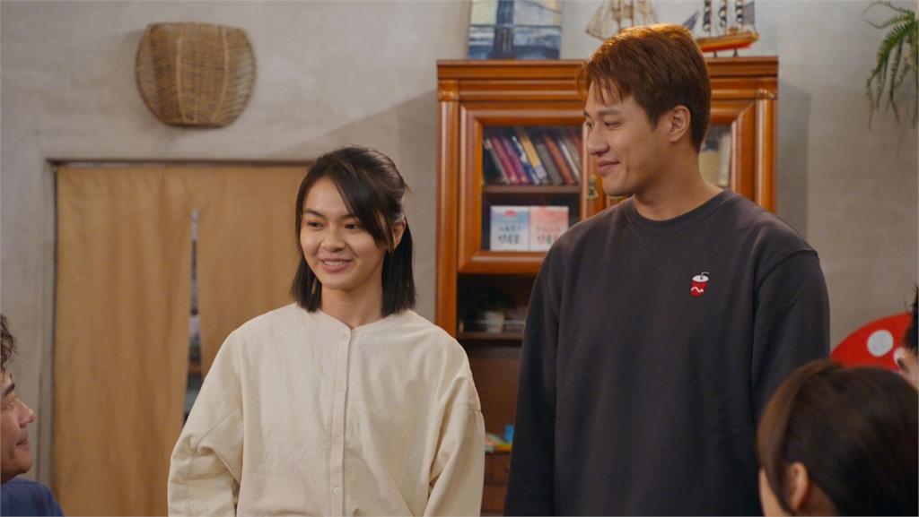 《阿松與阿暖》床戲幕後笑翻全場!導演親自示範變BL劇 柏妍樺羞喊「抱歉了睿家老婆