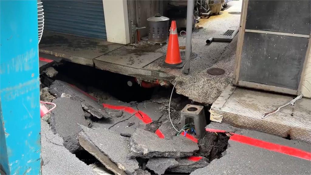 疑水管滲漏+連日大雨所致　北市五分埔商圈現天坑、區公所急撤２棟８戶