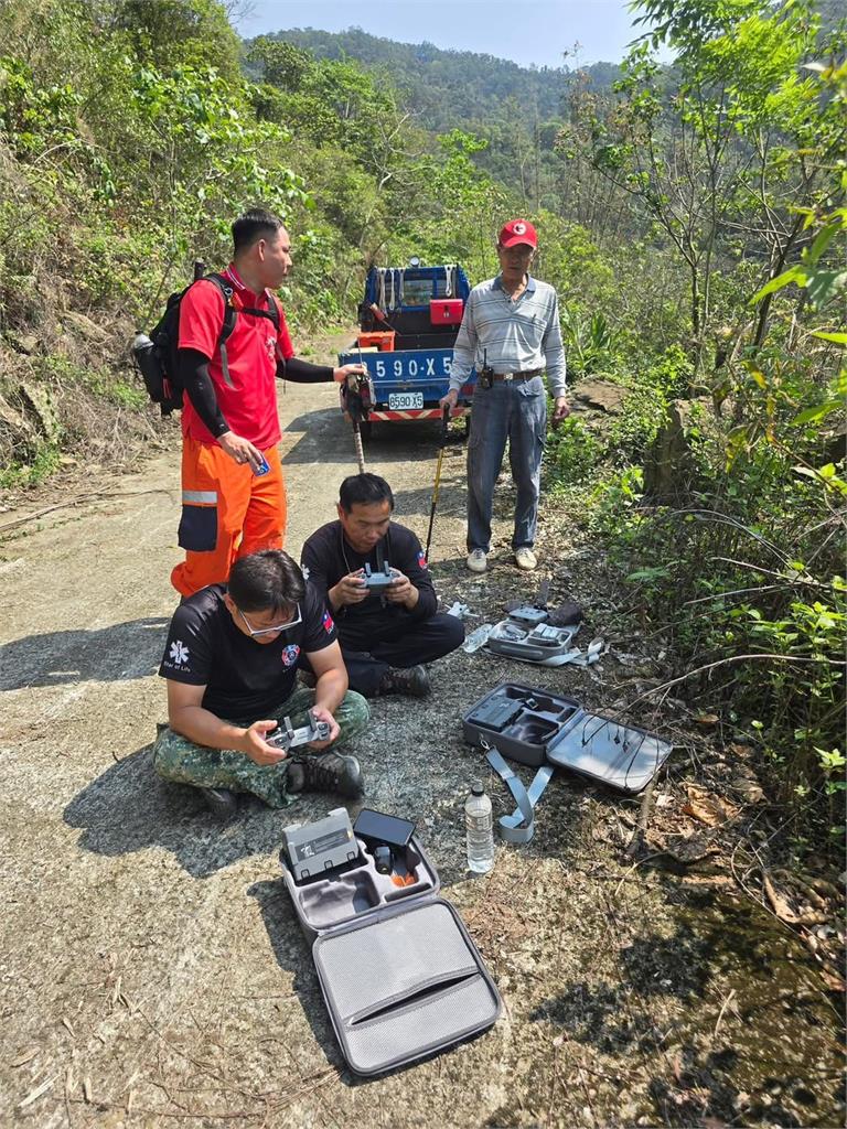 快新聞／男子受困嘉義山區　警消不放棄搜尋48小時　克服險峻地形救人