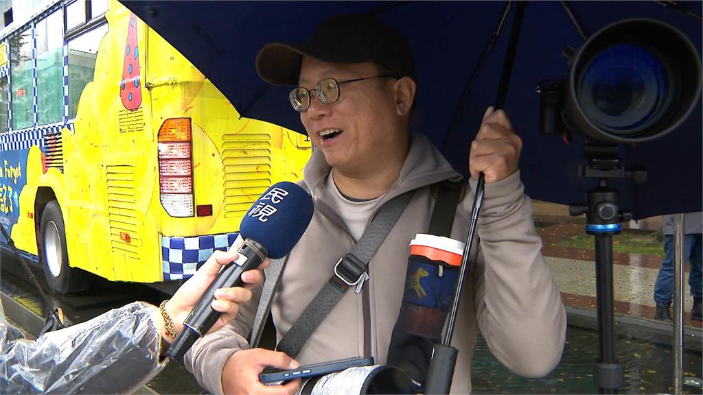 Alex攀登101因天候不佳延期 逾百名粉絲現場守候撲空