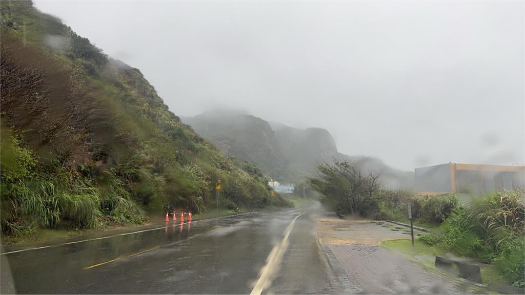 快新聞／清晨驚魂！萬里核二廠進水口前巨石崩落　現場畫面曝光