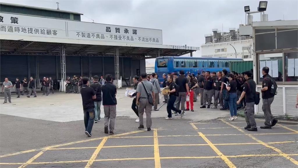 「普利司通」無預警關新竹廠 12遊覽車送員工4地勞資協商