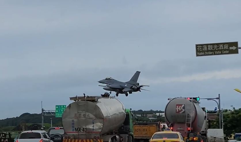 快新聞／我國6架駐美F-16下午返回花蓮基地　航空迷捕捉降落畫面曝