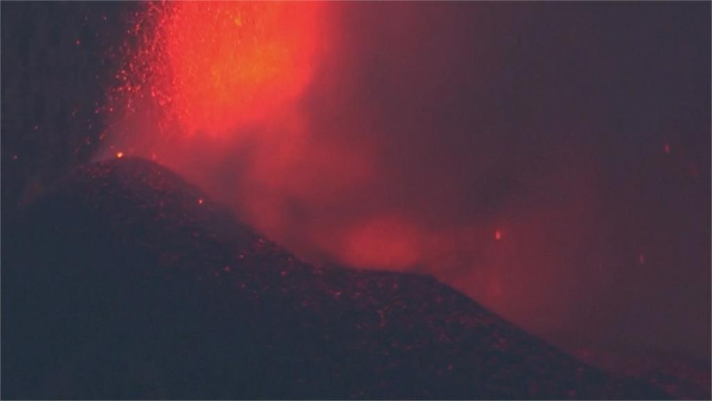 西班牙加納利群島火山持續噴發　高溫岩漿流動　恐持續數月