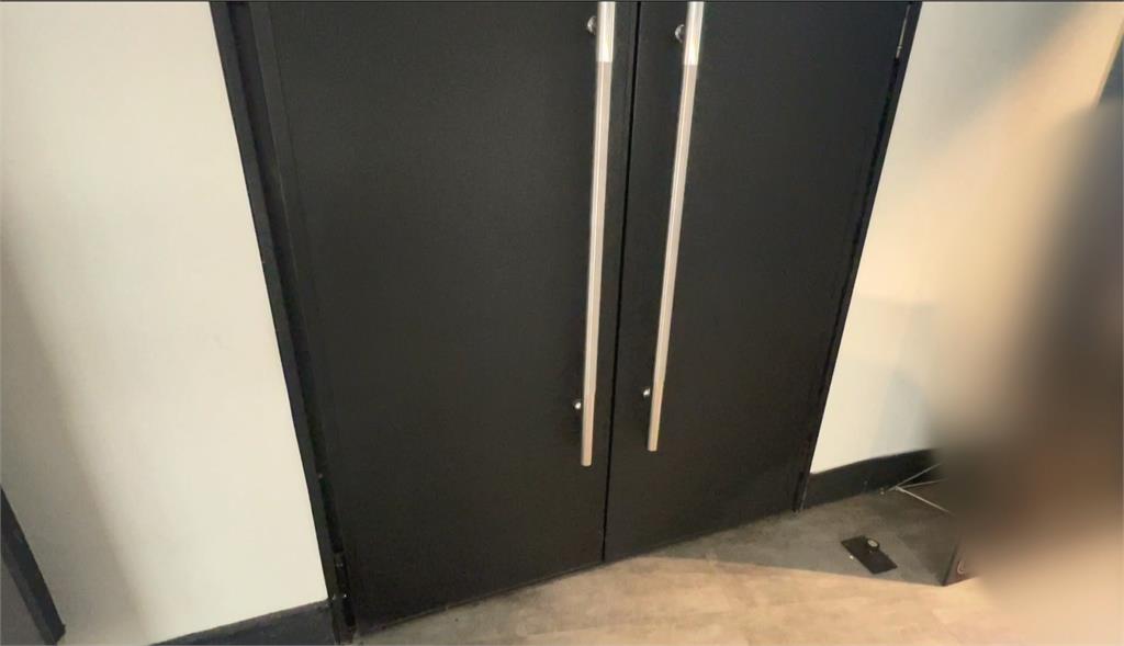 看午夜場電影受困影廳　影城坦承疏忽強調「沒鎖門」