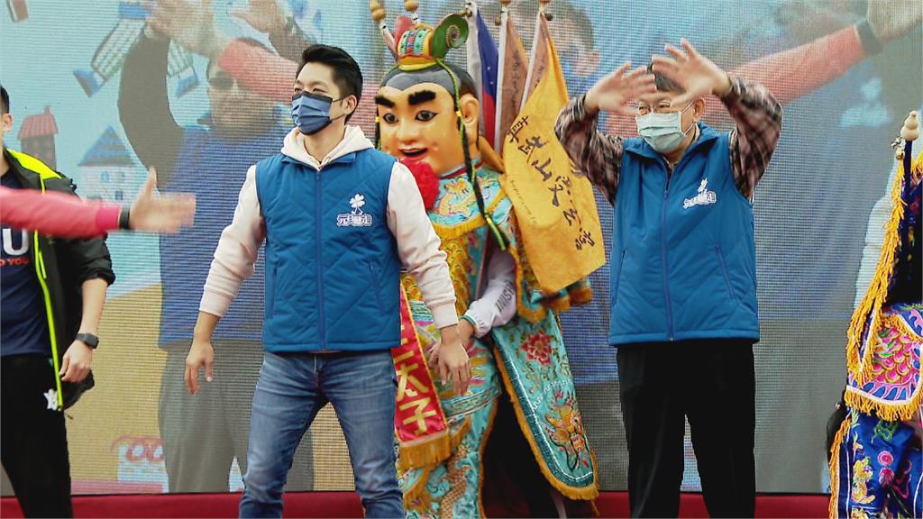 柯文哲與蔣萬安元旦健走同台 雙雙展現高人氣暗自較勁