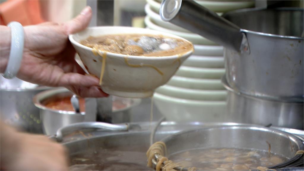 饒河老店　「蓋掉蔣萬安簽名」遭出征　沈伯洋籲：支持者理性