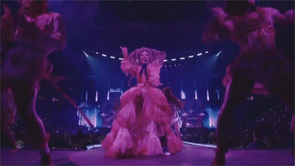 MTV音樂大獎紐約登場！　女神卡卡獲年度藝人等4獎