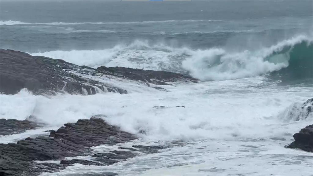 快新聞／貢寮龍洞傳失蹤！釣客遭浪捲落海　海巡持續搜救