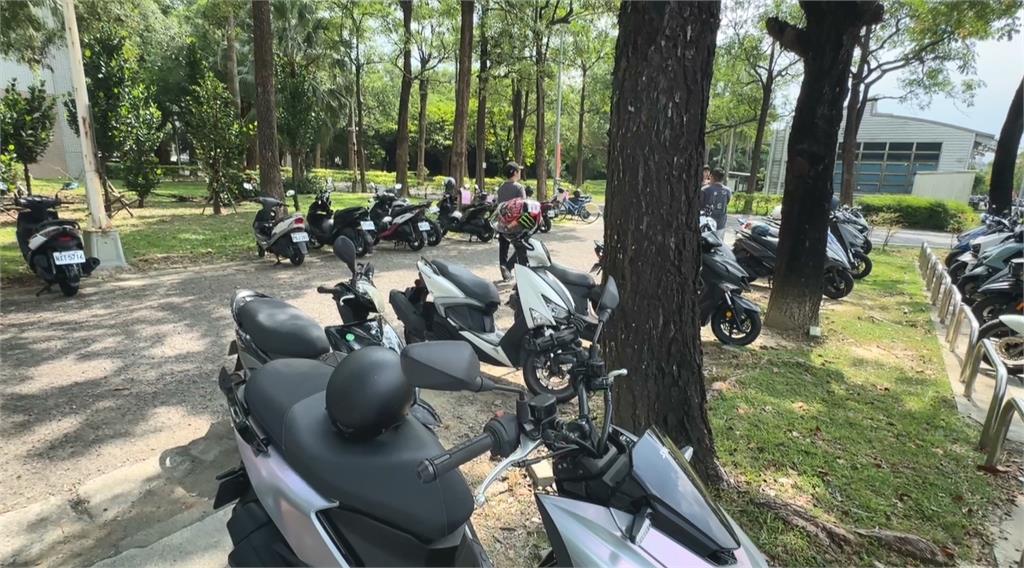 勸導不聽！　高雄科技大學祭鐵腕「大鎖伺候」違停機車