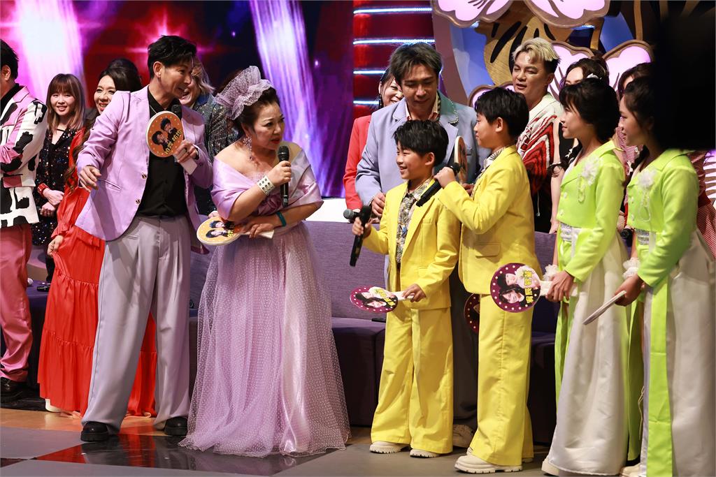 「發瘋」才會唱歌的許常德首度開金口深情演唱！被小歌手們「狠批評缺點淘汰」