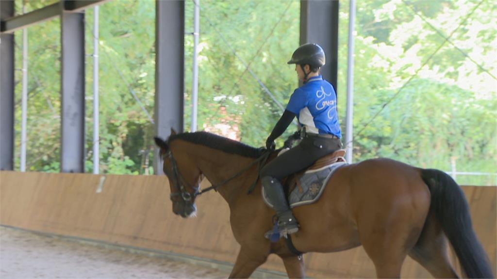 貴族運動吸民眾報名體驗　馬場暑期馬術課　要價14.4萬