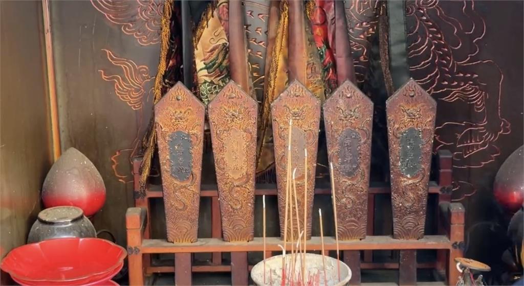 對神明不敬! 男闖城隍廟"抽打天公爐" 警調監視器追查