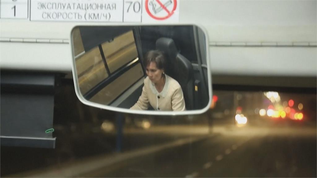 烏茲別克「兩性平權」意識抬頭　女性禁駕公車、卡車法令廢止