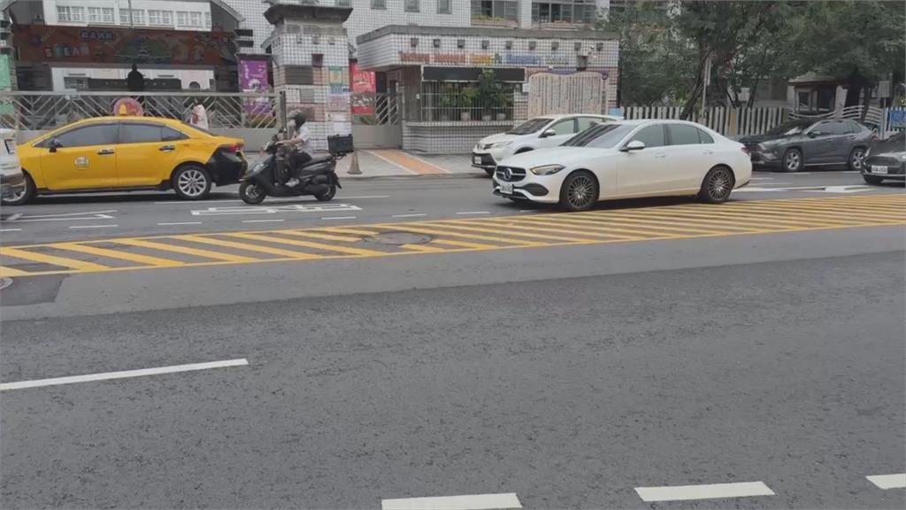 雨天自摔？台中女臉朝下趴臥馬路　民眾嚇壞：以為命案