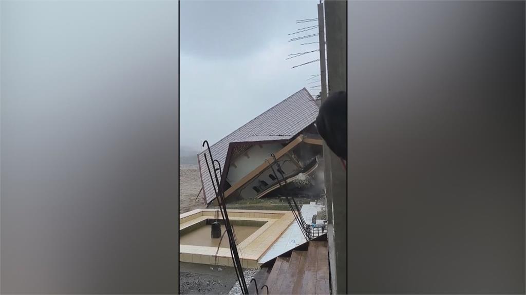 驚險！印尼洪水釀「馬路坍塌」　災情累計708人罹難