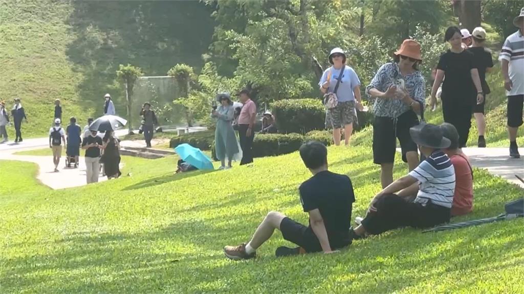 「果嶺公園」國慶日首度開放！　陳其邁坐椅子拍照意外爆紅