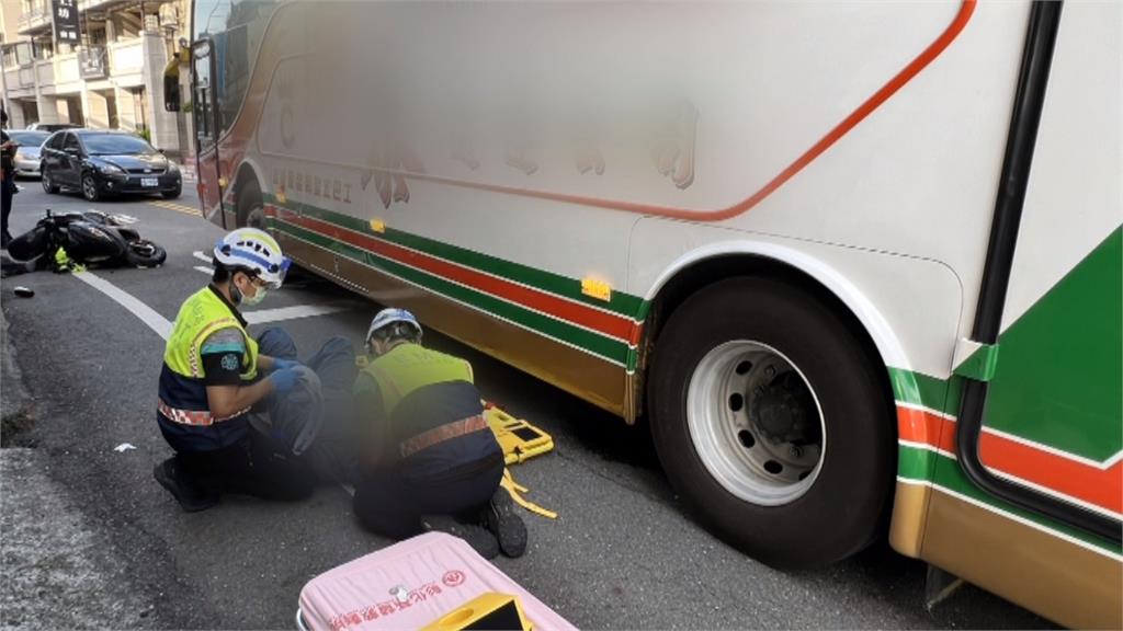驚悚! 彰化校車左轉「切西瓜」 騎士閃避不及遭捲車底