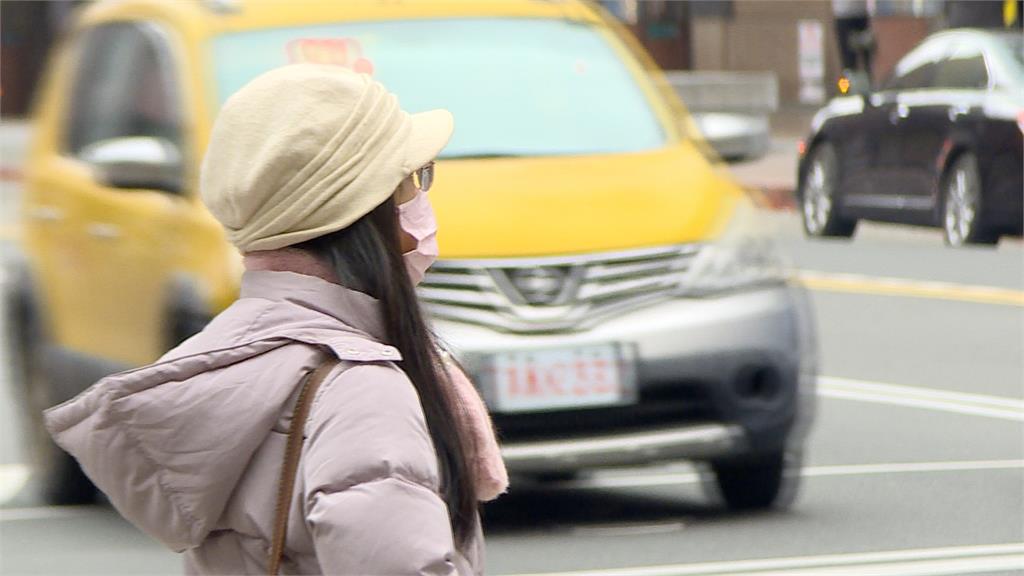 合歡山下冰霰！遊客直擊嗨翻　　下週二東北季風報到又變天