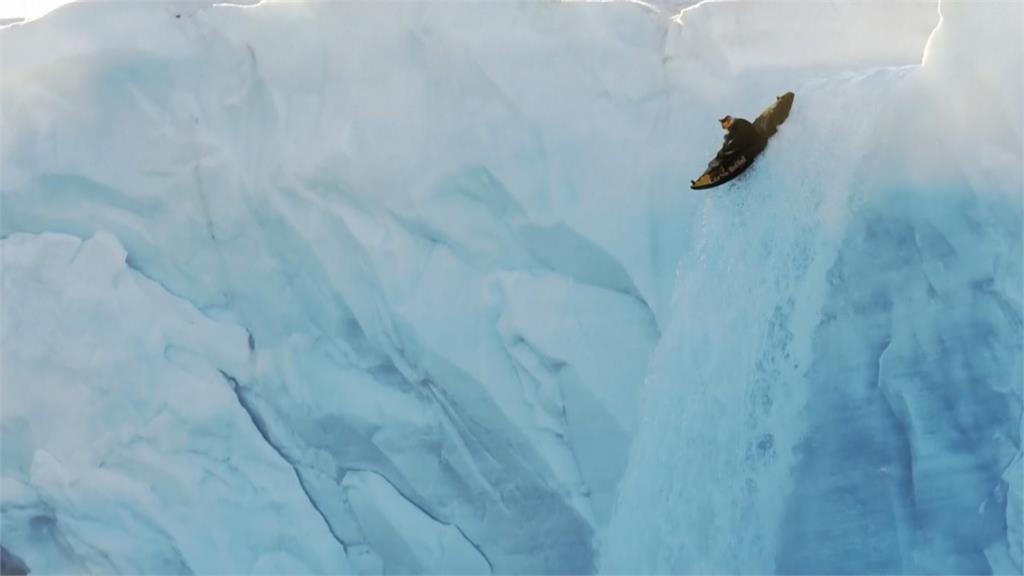 挑戰北極圈20公尺冰川順流而下　西班牙皮艇好手創世界紀錄