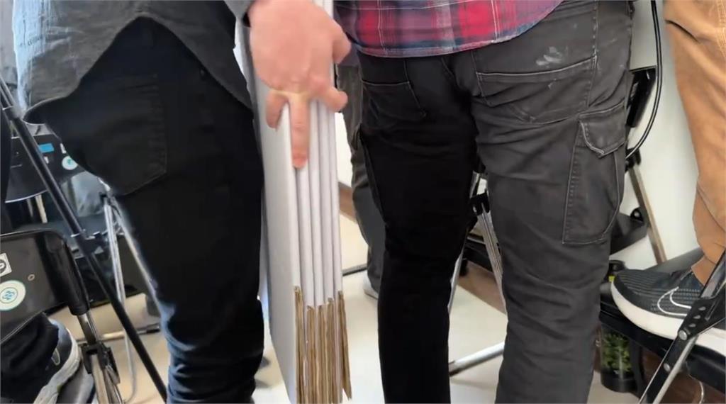 最新／高金素梅涉詐領助理費！國會辦公室遭搜索3小時　檢調帶5紙箱離開畫面曝