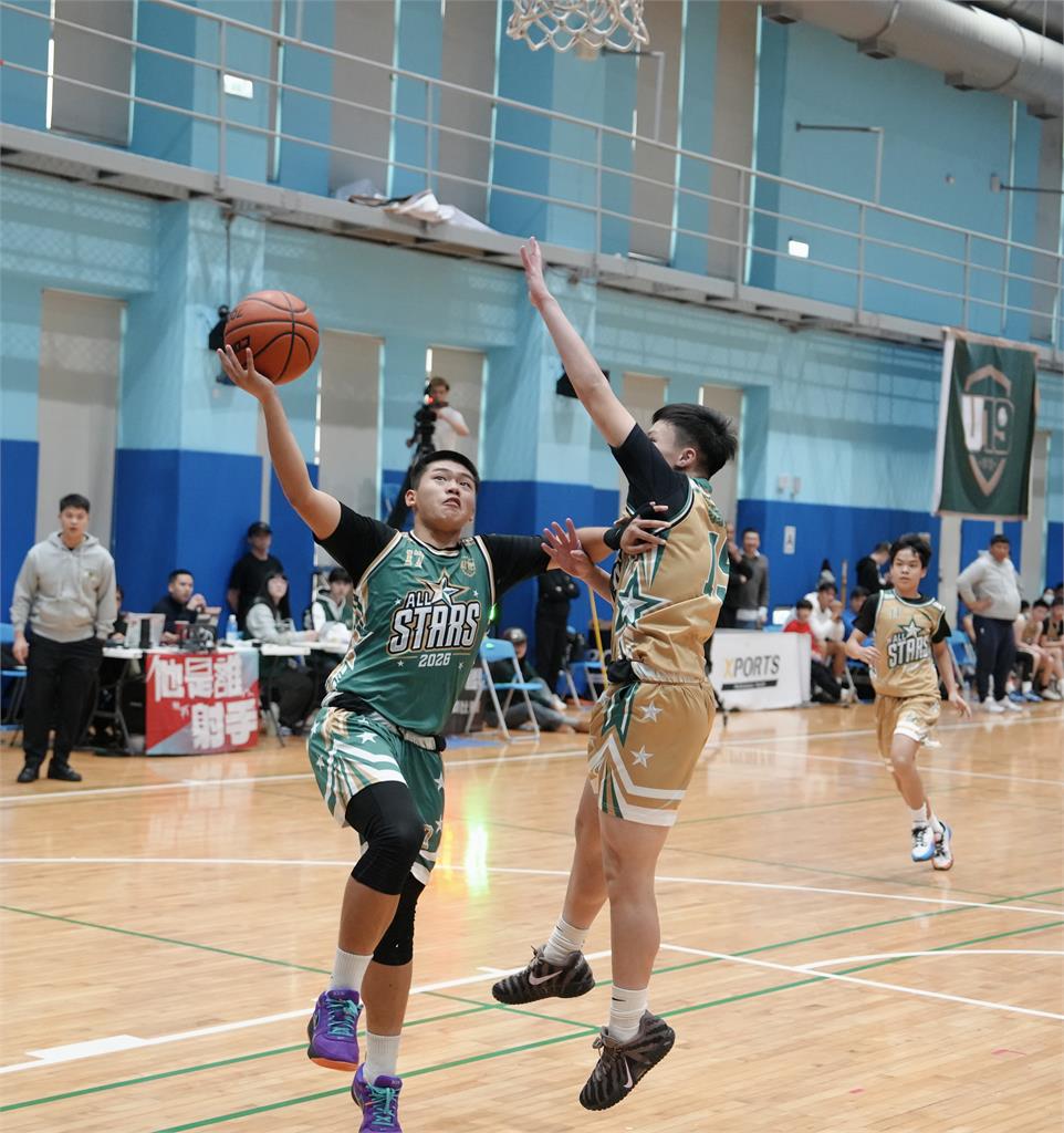 籃球/U19明星賽邀「少俠」田壘開球!圖齊、傳奇球星鄭志龍執教小球員樂在其中