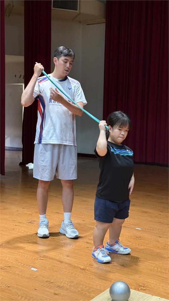 築夢舵手鄭竣逸 陪伴新北羽球身障選手走向國際舞臺