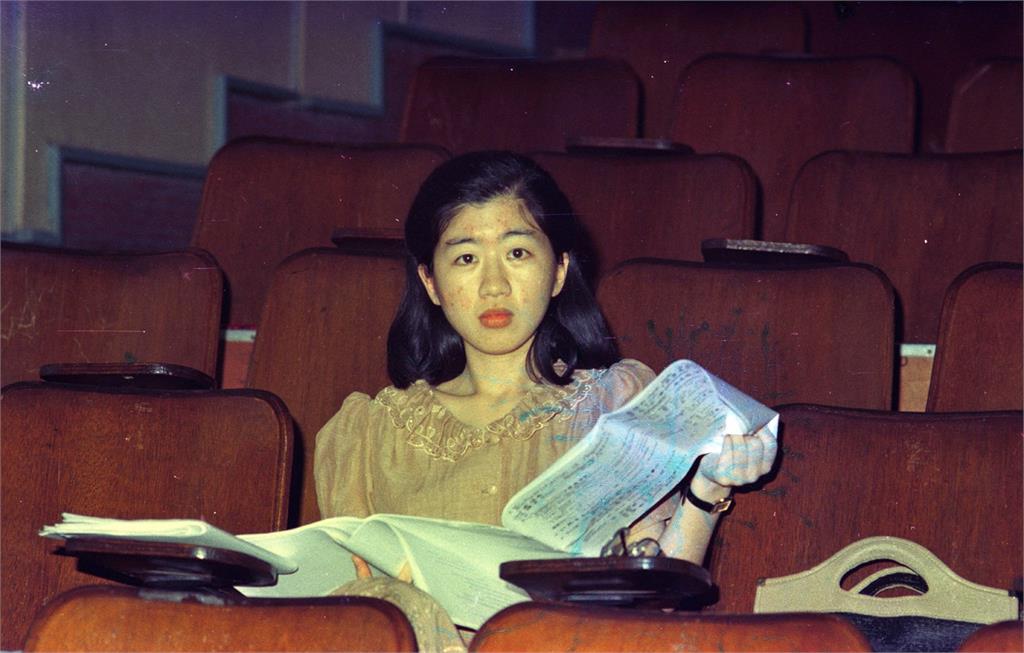 柯文哲才酸賴清德頻遇昏倒事件　「陳佩琪秒打臉？」自曝機上救人往事