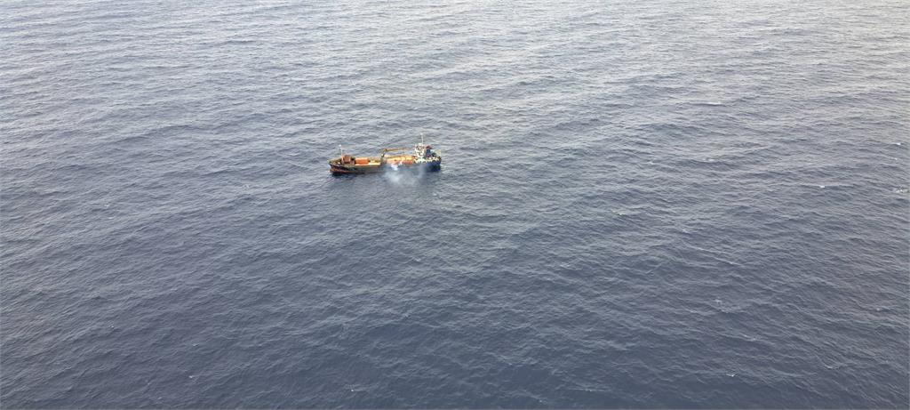 快新聞/空勤出動!高雄外海外籍貨輪擱淺 6名印尼籍船員幸運獲救
