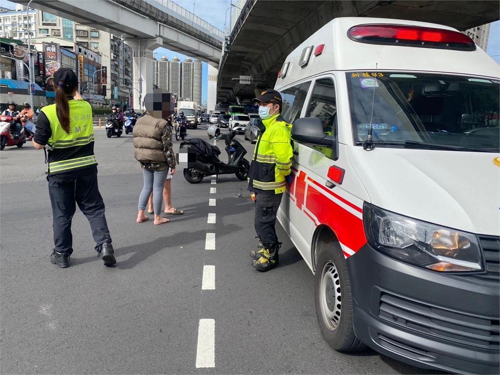 救護車闖燈鳴笛通行 機車攔腰撞上 ●騎士挨罰3600元、吊銷駕照