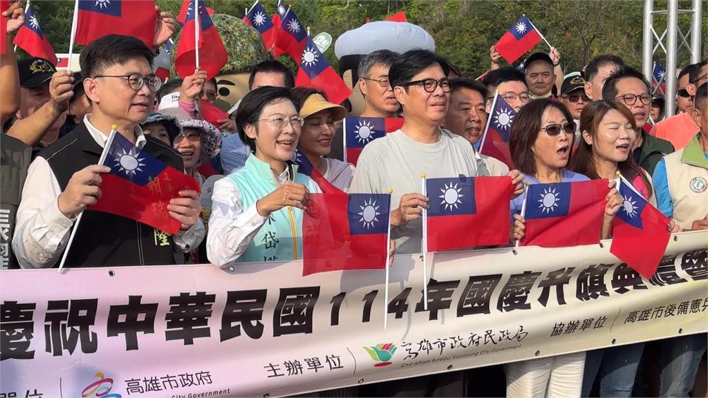 國民黨高市黨部升旗 柯志恩誓言入主市府國旗遍佈每處角落