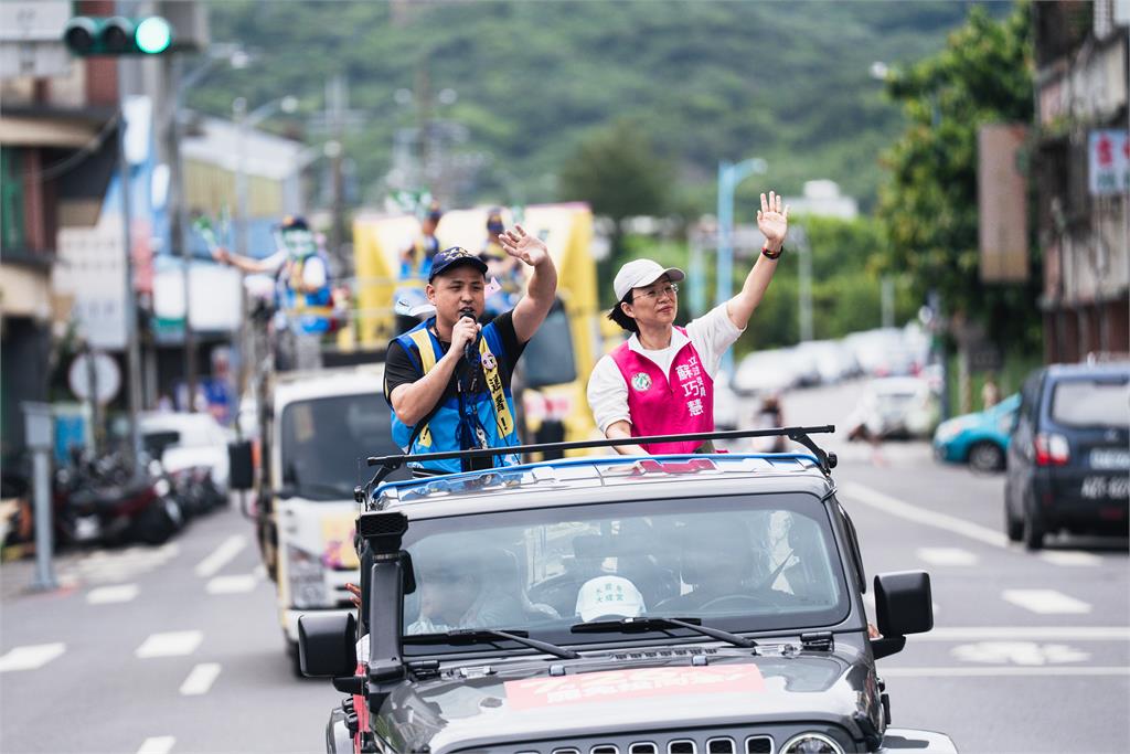 快新聞/車掃挺進「台灣最北端」富貴角 蘇巧慧籲週六投同意:拒親共立委