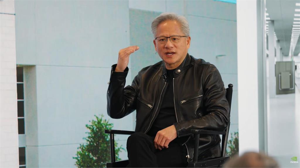 黃仁勳喊 "別拿槍指台灣的頭"  是台灣救了美半導體