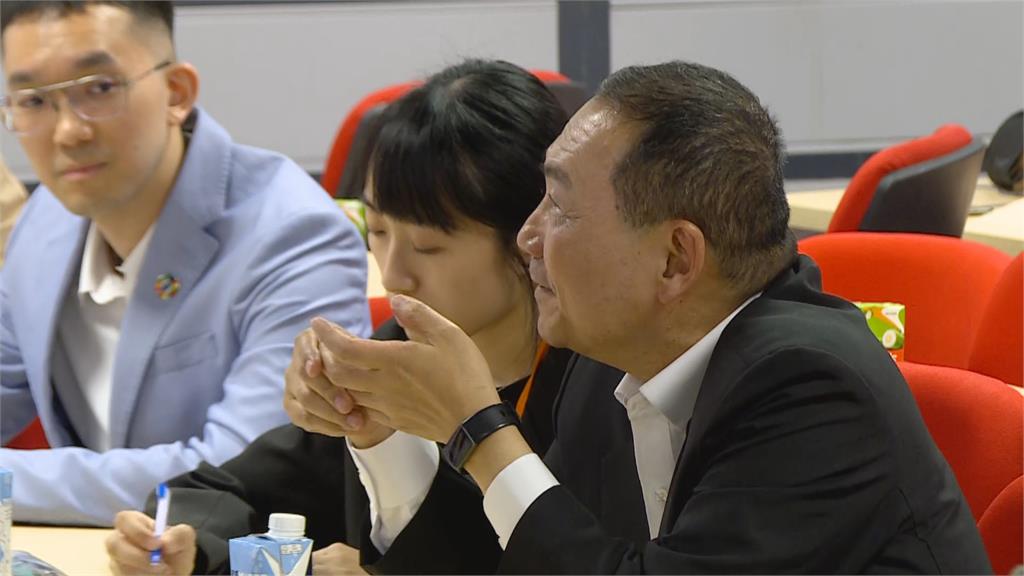 星媒報導「他」是熱門總統參選人 侯喊話「讓台灣與新加坡共好」
