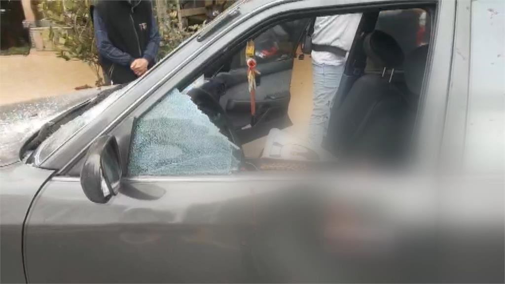 互控對方欠錢不還登門理論 男砸車自己也受傷