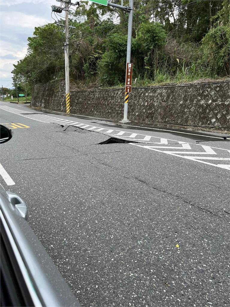 台東池上規模6.8地震！花蓮東里路面崩壞「M字拱起」驚險畫面曝