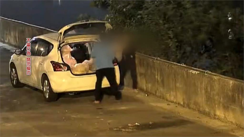 太誇張！　整車垃圾丟鹿港洋仔厝溪　彰化花壇清潔隊門口　堆成「垃圾山」