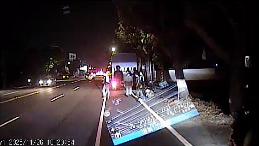 雲林騎士自撞卡大貨車車底　一度受困！救出已無生命跡象