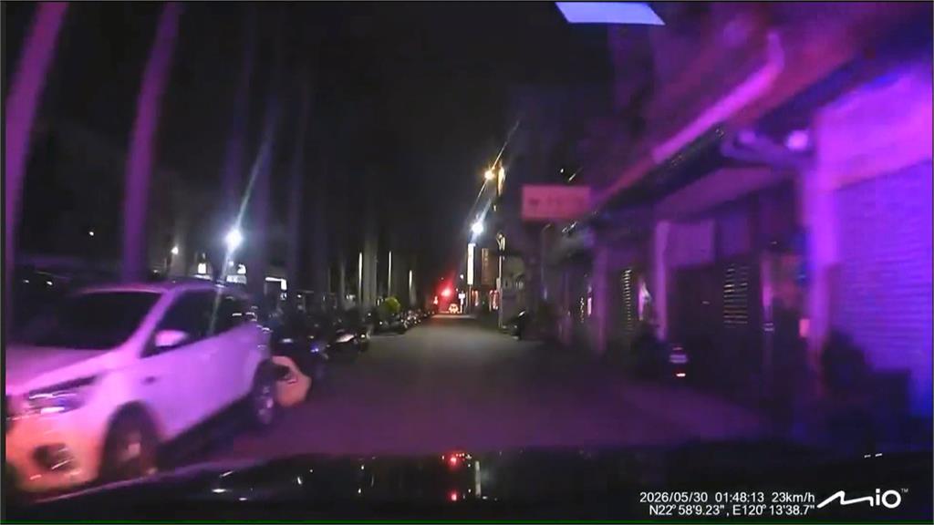 兒子盲腸炎痛到快昏迷! 母急赴派出所求救、警車開道送醫