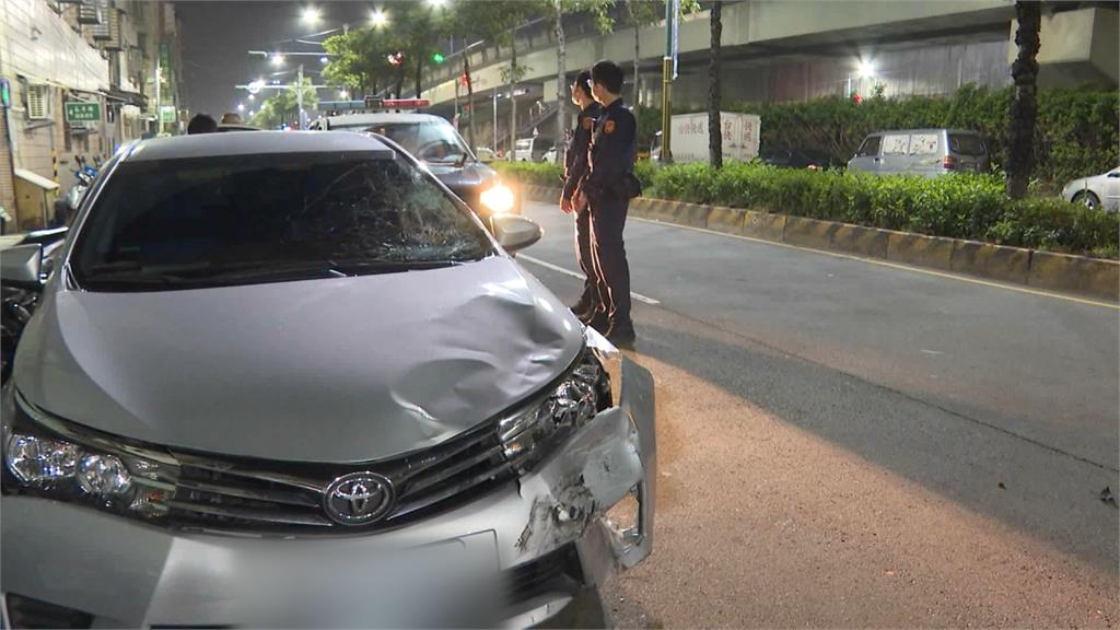 碰！新北蘆洲轎車追撞機車　騎士噴飛送醫