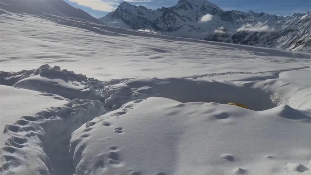 尼泊爾「希姆隆峰」驚傳雪崩！　基地營遭埋釀4死12失蹤