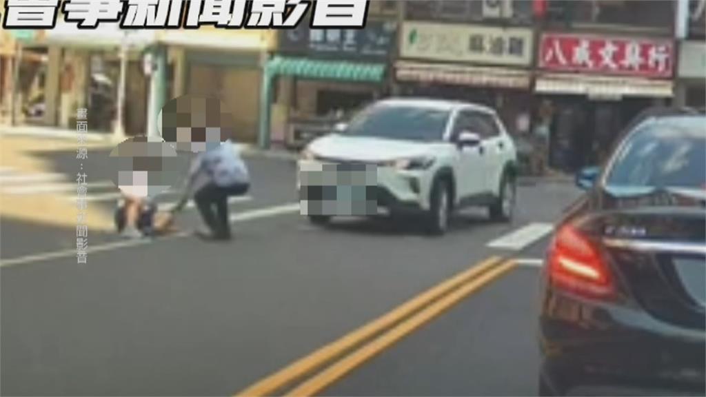 高雄女子低頭滑手機過馬路 左轉車未禮讓直接撞飛
