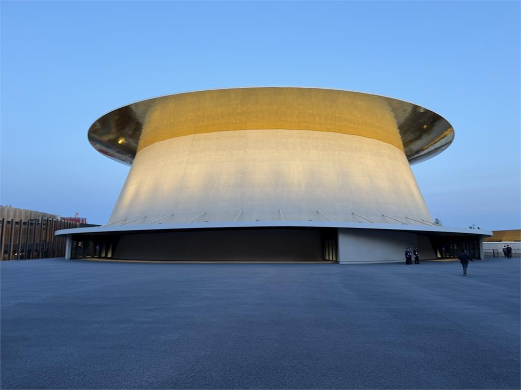 大阪天空驚見「巨型坑洞」嚇壞日本人！世博建築「精心1設計」網疑惑：是布丁？