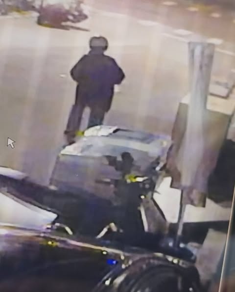 傻眼！門口洗衣機無法用電線被剪　店家怒報警！送報員剪斷電線、毀機板